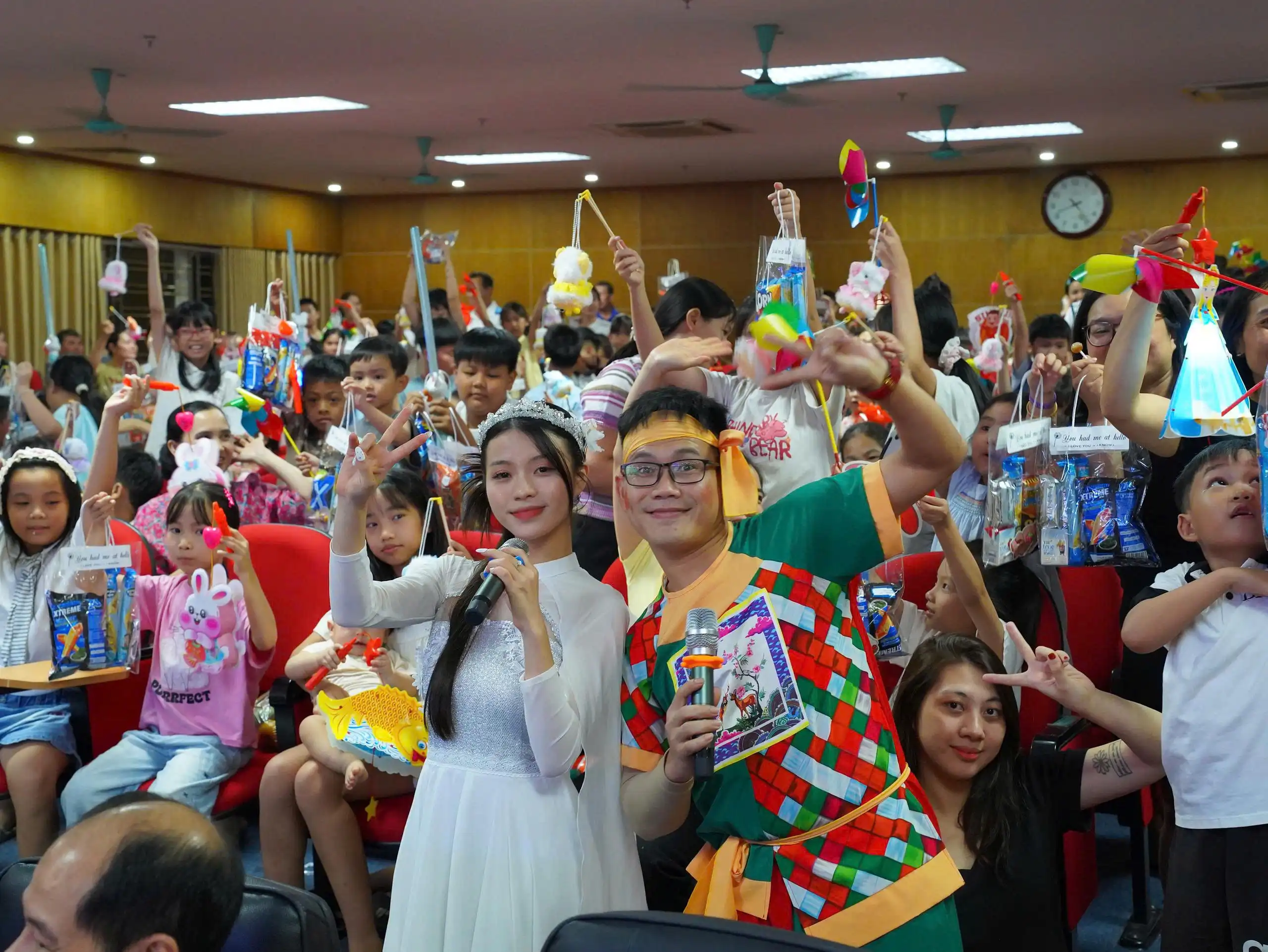 Trung thu 2026 Tại Bệnh viện Sản Nhi Vĩnh Phúc: Kết nối sẻ chia, lan tỏa yêu thương. 3 1790223740814 8547435195863083208 g963198900079824907 dffad65b179a8579eeaa8d95cb46a29e